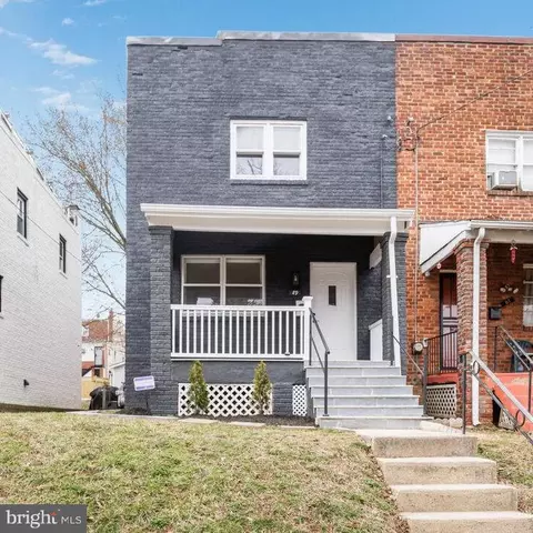 89 55th St SE, Washington, DC 20019