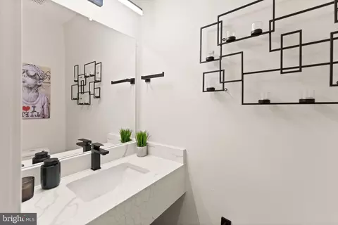 738 13th St SE, Washington, DC 20003 photo 16