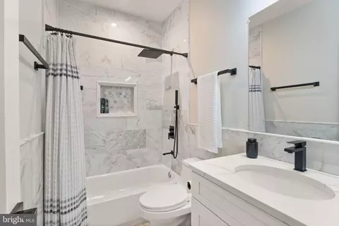 738 13th St SE, Washington, DC 20003 photo 28