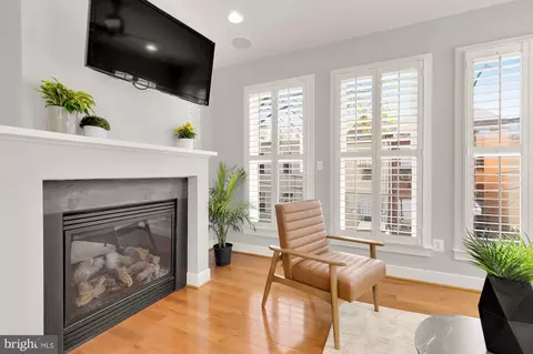 Living - 932 4th St SE, Washington, DC 20003 photo 2 of 6