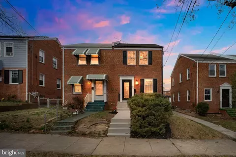 53 Underwood Pl NW, Washington, DC 20012