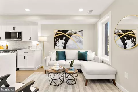 2639 41st St NW #4, Washington, DC 20007