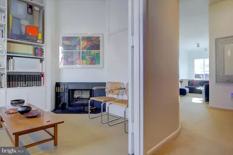 Entry Way - 515 2nd St SE, Washington, DC 20003 photo 4 of 16