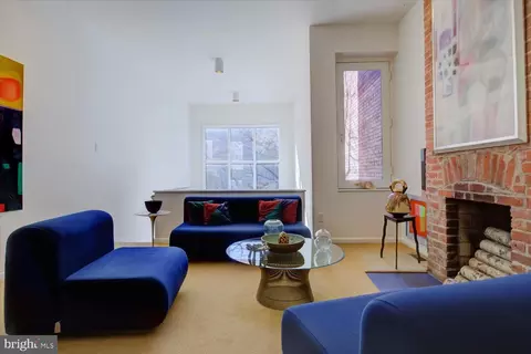 Living - 515 2nd St SE, Washington, DC 20003 photo 10 of 13
