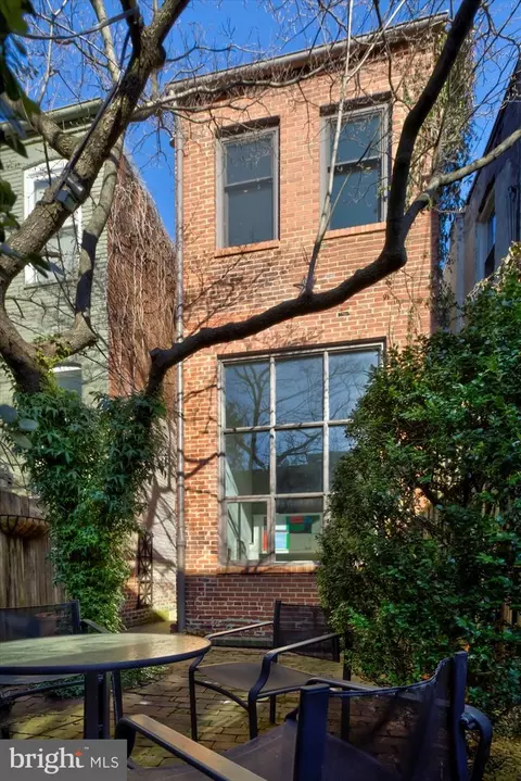 Exterior - 515 2nd St SE, Washington, DC 20003 photo 2 of 7