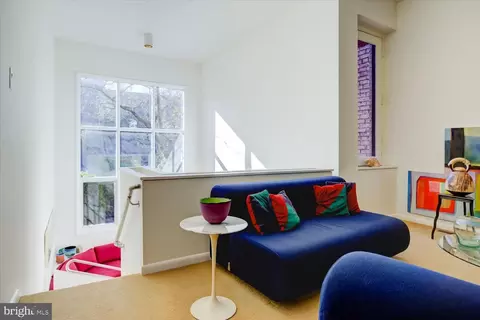 Living - 515 2nd St SE, Washington, DC 20003 photo 8 of 13