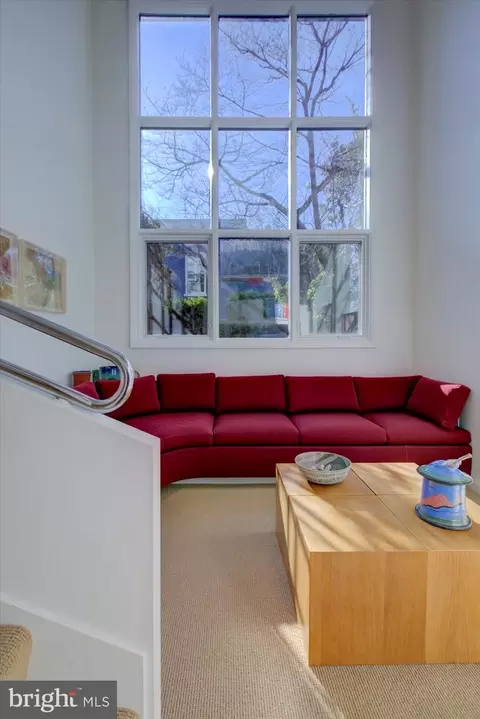 Living - 515 2nd St SE, Washington, DC 20003 photo 6 of 13