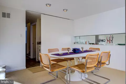 Dining - 515 2nd St SE, Washington, DC 20003 photo 4 of 9