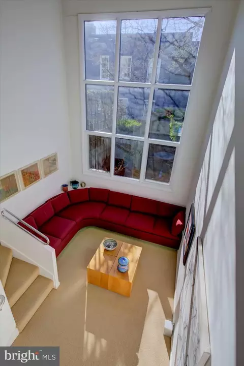 Living - 515 2nd St SE, Washington, DC 20003 photo 3 of 13