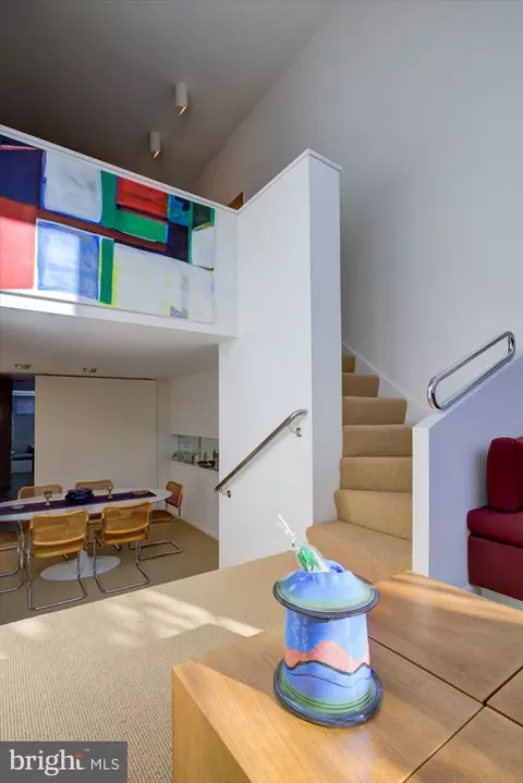 Dining - 515 2nd St SE, Washington, DC 20003 photo 3 of 9