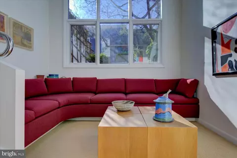 Living - 515 2nd St SE, Washington, DC 20003 photo 5 of 13