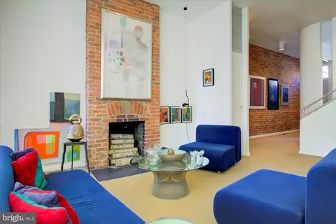 Living - 515 2nd St SE, Washington, DC 20003 photo 9 of 13
