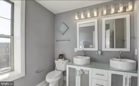 1320 I St NE, Washington, DC 20002 photo 15