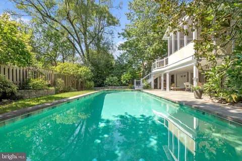 5726 Macarthur Blvd NW, Washington, DC 20016