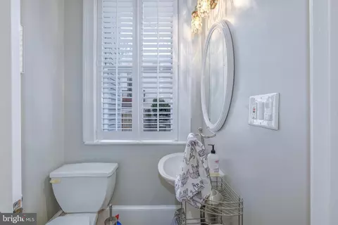 241 10th St NE, Washington, DC 20002 photo 16