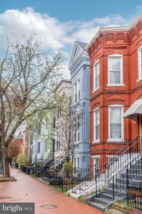 241 10th St NE, Washington, DC 20002 photo 2