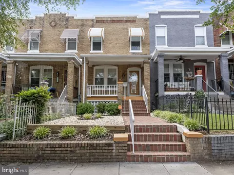 554 24th St NE, Washington, DC 20002