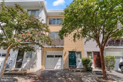 329 I St SW #205, Washington, DC 20024