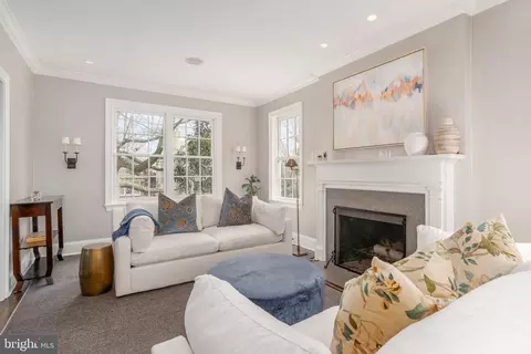 2716 36th Pl NW, Washington, DC 20007 photo 5