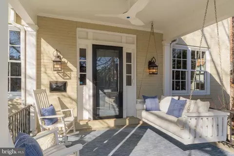 2716 36th Pl NW, Washington, DC 20007 photo 2