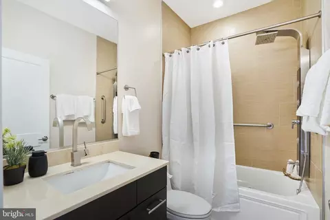 Bath - 1402 K St SE #2, Washington, DC 20003 photo 1 of 2