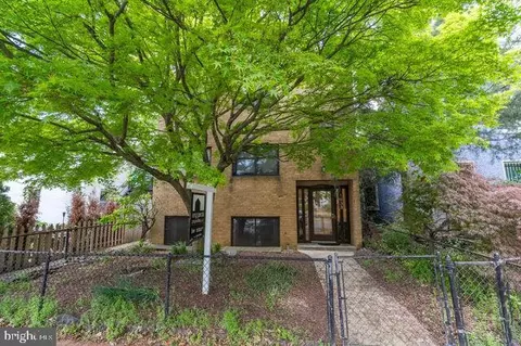 1633 D St SE, Washington, DC 20003 photo 8