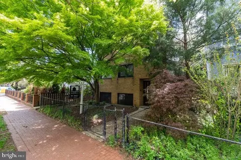 1633 D St SE, Washington, DC 20003 photo 9