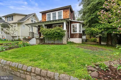 5725 Sherier Pl NW, Washington, DC 20016