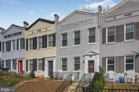 2019 37th St NW, Washington, DC 20007