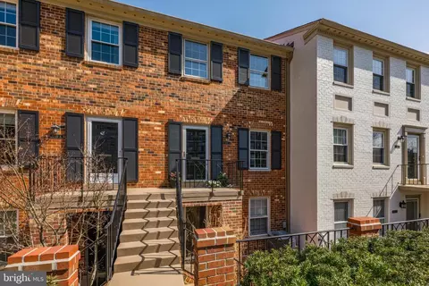 3265 Sutton Pl NW #B, Washington, DC 20016