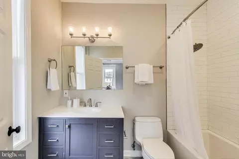 Bath - 1415 G St SE, Washington, DC 20003 photo 1 of 3
