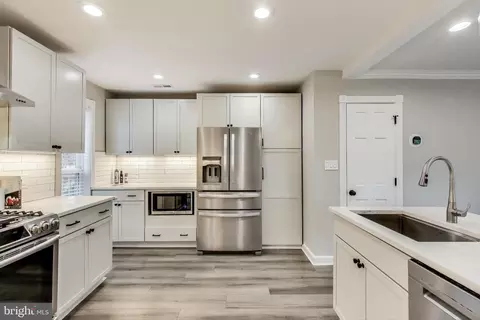 Kitchen - 1415 G St SE, Washington, DC 20003 photo 3 of 6