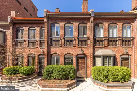 1028 Paper Mill Ct NW, Washington, DC 20007