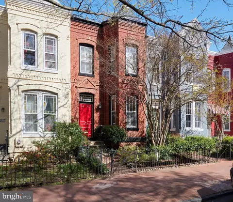 Exterior - 423 3rd St NE, Washington, DC 20002 photo 9 of 10
