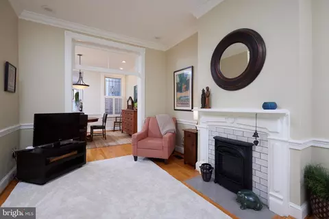 Living - 423 3rd St NE, Washington, DC 20002 photo 1 of 3