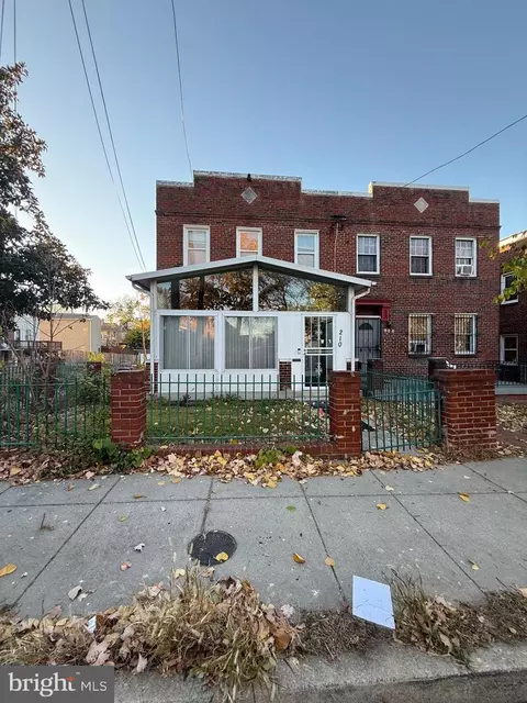 210 Division Ave NE, Washington, DC 20019
