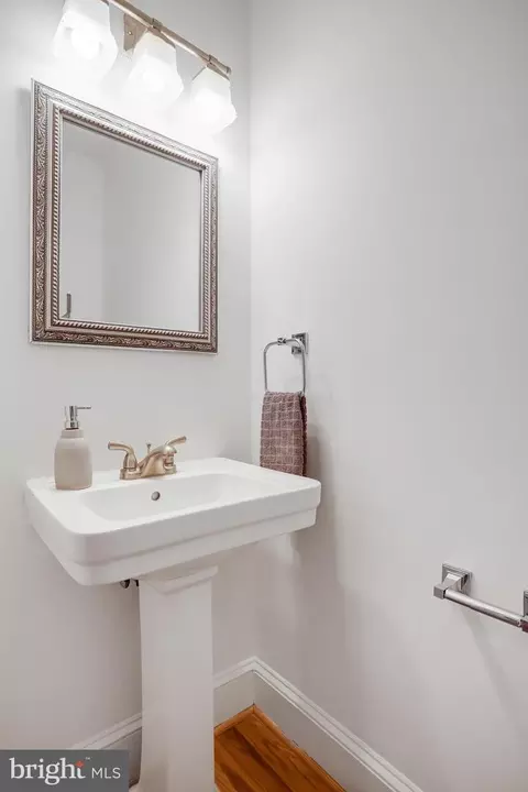 603 14th St NE, Washington, DC 20002 photo 25