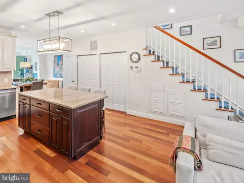 Entry Way - 527 10th St SE, Washington, DC 20003 photo 6 of 8