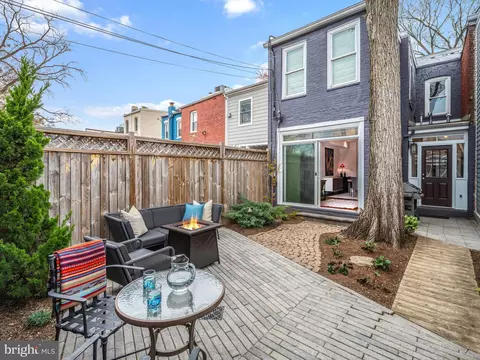 Exterior - 527 10th St SE, Washington, DC 20003 photo 3 of 10