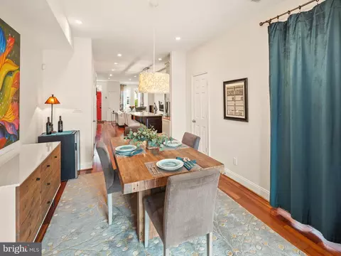 Dining - 527 10th St SE, Washington, DC 20003 photo 2 of 4