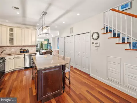 Entry Way - 527 10th St SE, Washington, DC 20003 photo 5 of 8