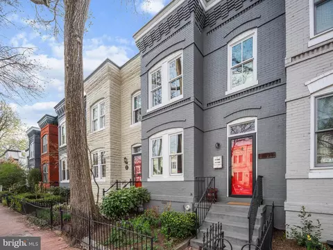Exterior - 527 10th St SE, Washington, DC 20003 photo 2 of 10