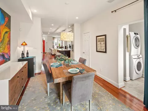 Dining - 527 10th St SE, Washington, DC 20003 photo 3 of 4
