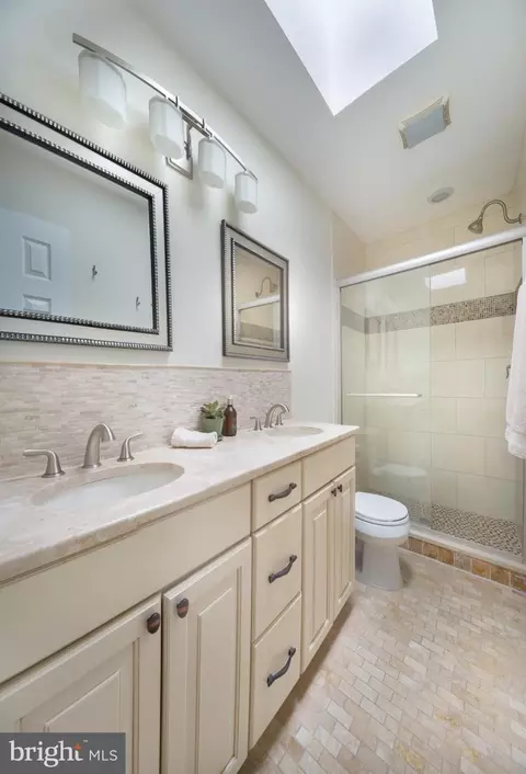 Bath - 527 10th St SE, Washington, DC 20003 photo 2 of 4