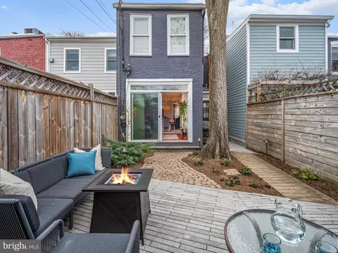 Exterior - 527 10th St SE, Washington, DC 20003 photo 4 of 10