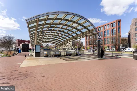 Exterior - 527 10th St SE, Washington, DC 20003 photo 9 of 10