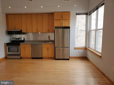 Living - 326 8th St NE #402, Washington, DC 20002 photo 8 of 9
