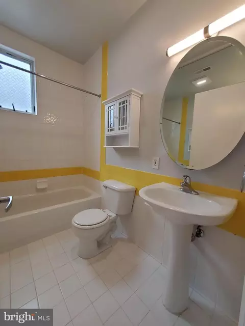 Bath - 326 8th St NE #402, Washington, DC 20002 photo 4 of 6