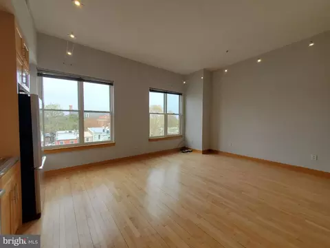 Living - 326 8th St NE #402, Washington, DC 20002 photo 5 of 9