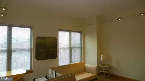 Living - 326 8th St NE #402, Washington, DC 20002 photo 4 of 9